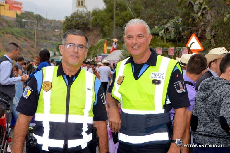 Pareja de agentes de la Policía Local (Foto Antonio AlÃ)